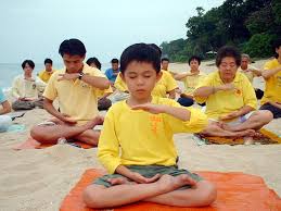 Image for article बुद्ध प्रकाश में आलोकित होते हुए आनंदपूर्वक विकसित होना