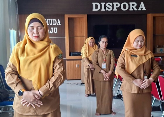 Image for article ​इंडोनेशिया में सरकारी कर्मचारी: 