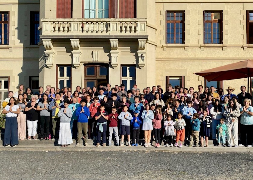 Image for article फ्रांस: शिबीरार्थियों को सत्य, करुणा और सहनशीलता के पोषणकारी वातावरण में सीखने और विकसित होने का अवसर मिलता है