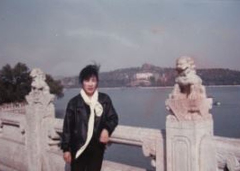 Image for article ​बेटे की हिरासत में 30 वर्ष की उम्र में मौत के 19 साल बाद फ़ालुन गोंग के उत्पीड़न ने माँ की जान ली