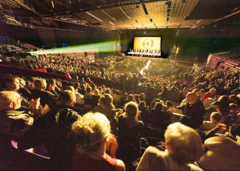 Image for article ​छुट्टियों के दौरान यूरोप और अमेरिका में शेन युन से अभिभूत हुए थिएटर दर्शक: “जीवन की सुंदरता”