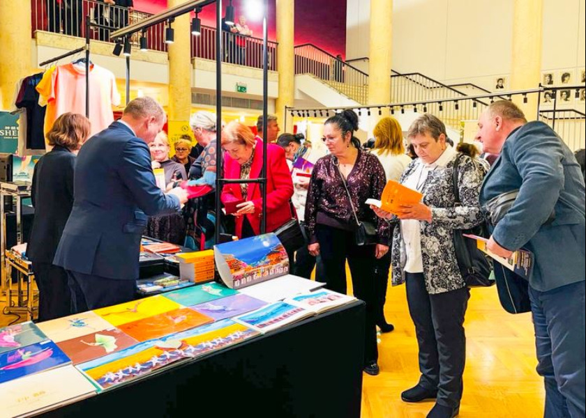 Image for article ​लॉड्ज़, पोलैंड: शेन युन के हाउसफुल शो में भारी भीड़ ने जुआन फालुन के टिकट खरीदे